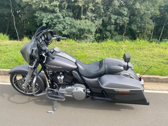 HARLEY-DAVIDSON STREET GLIDE SPECIAL 